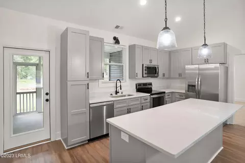 28 Avalon Dr, Beaufort, SC 29907