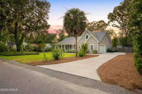15 Blythewood Rd, Beaufort, SC 29907