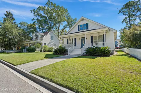 6 Brisbane Dr, Beaufort, SC 29902