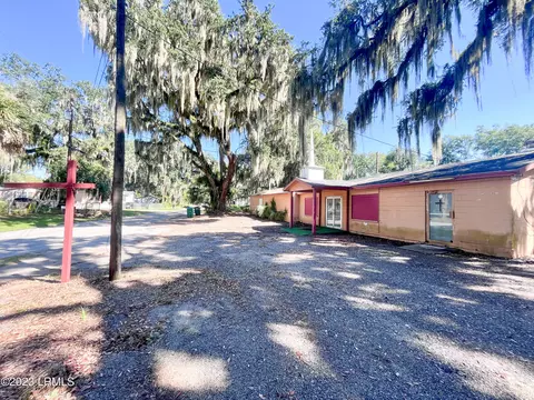 1706 Old Shell Rd, Port Royal, SC 29935
