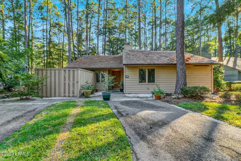 28 Fernwood Ct, Hilton Head Island, SC 29926