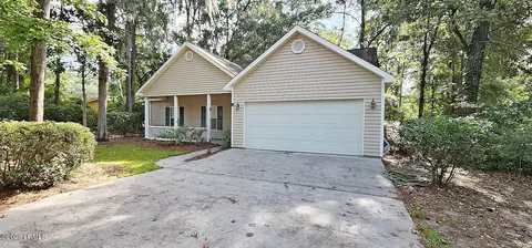 61 Francis Marion Cir, Beaufort, SC 29907