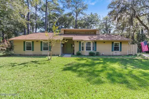 9 Sea Gull Dr, Beaufort, SC 29907