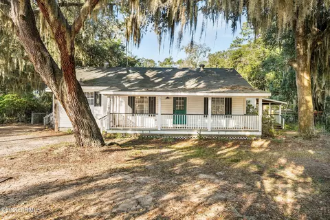 1605 Columbia Ave, Port Royal, SC 29935