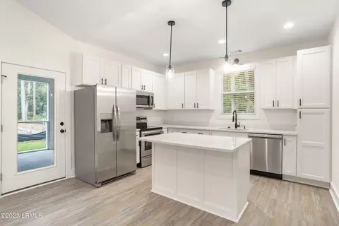 32 Avalon Dr, Beaufort, SC 29907