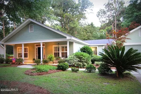 4 Woods Ln, Beaufort, SC 29907