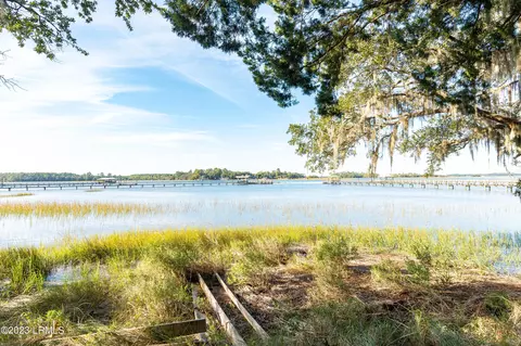 30 E River Dr, Beaufort, SC 29907