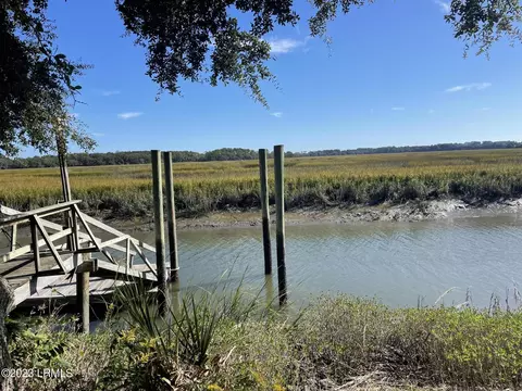 12 Hudson Dr, Beaufort, SC 29907