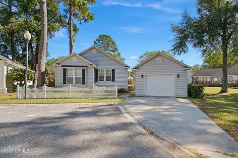 9 Stono Ct, Beaufort, SC 29902