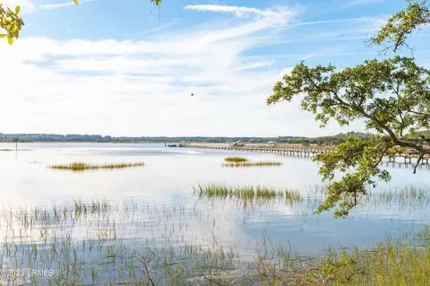 64 W River Dr, Beaufort, SC 29907