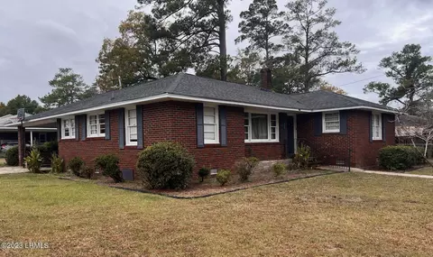 685 W Pine St, Varnville, SC 29944