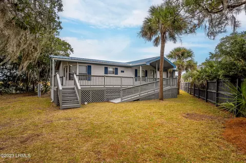 12 Tomahawk Trl, Saint Helena Island, SC 29920