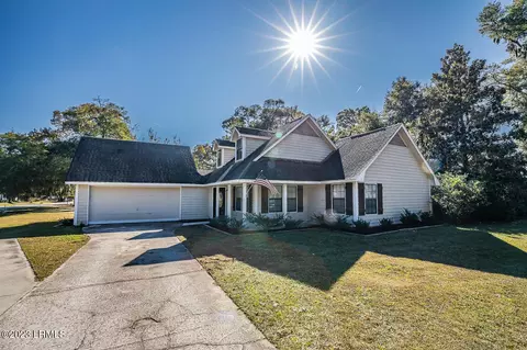 14 Chesterfield Dr, Beaufort, SC 29906