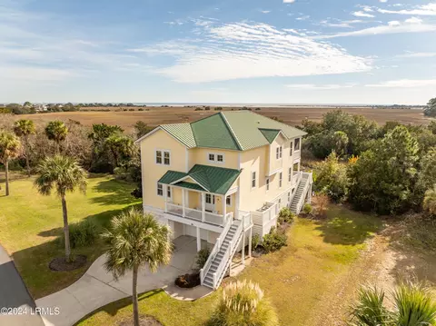 44 Harbor Dr, Saint Helena Island, SC 29920