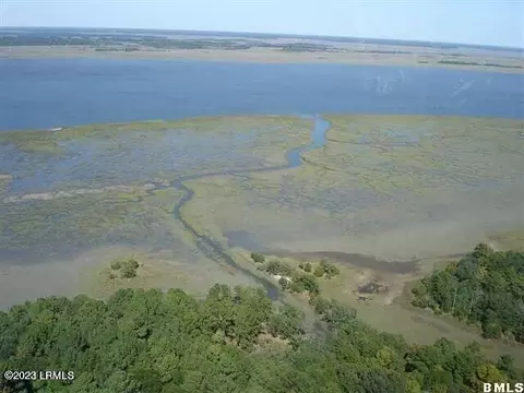 208 Black Skimmer Dr W, Beaufort, SC 29907