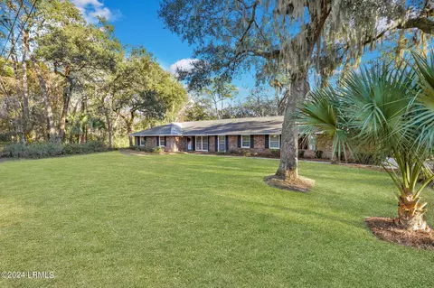 892 Broad River Dr, Beaufort, SC 29906