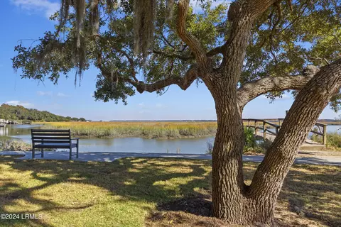 2 Middle Island St, Beaufort, SC 29907