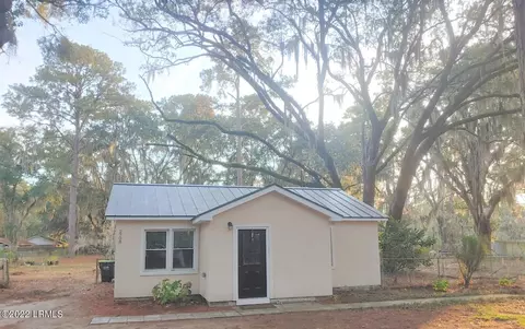 2708 Waddell Rd, Beaufort, SC 29902