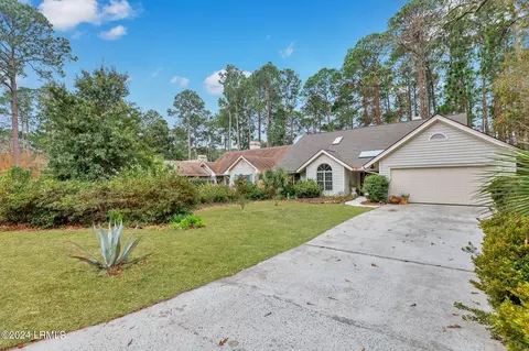 12 Cottonwood Ln, Hilton Head Island, SC 29926