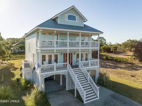 32 Harbor Dr, Saint Helena Island, SC 29920