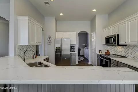 14 Southpoint Ct, Bluffton, SC 29910 photo 9