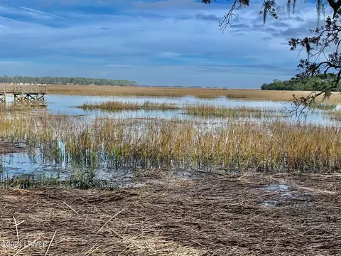 28 Tomahawk Trl, Saint Helena Island, SC 29920