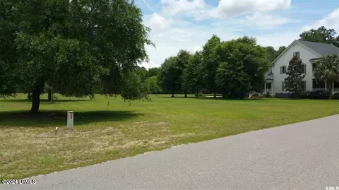 140 Coosaw Club Dr, Beaufort, SC 29907