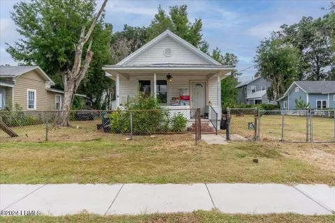 912 8th St, Port Royal, SC 29935