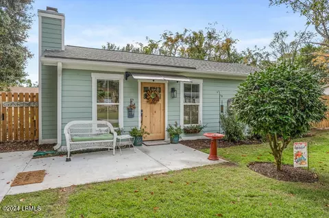 719 17th St, Port Royal, SC 29935