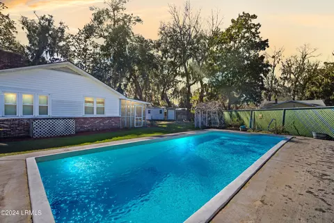2001 Cypress St, Beaufort, SC 29906