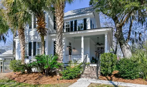 12 Tuscarora Trl, Beaufort, SC 29906