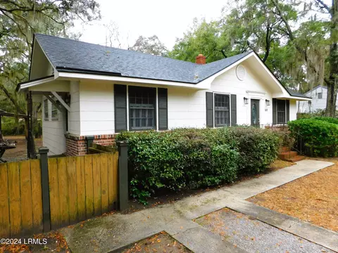 1611 Edinburgh Ave, Port Royal, SC 29935