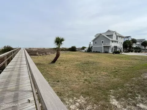 52 Harbor Dr N, Saint Helena Island, SC 29920
