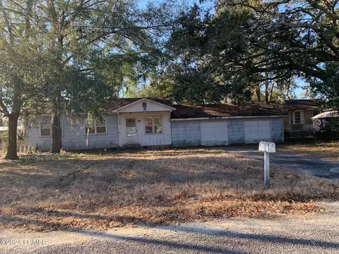 725 17th St, Port Royal, SC 29935