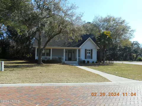 51 Sommer Lake Dr, Beaufort, SC 29902