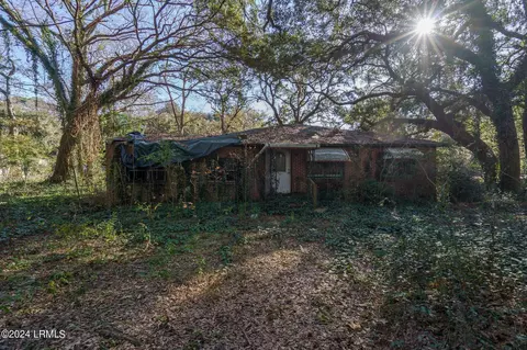 16 Shadow Ln, Seabrook, SC 29940