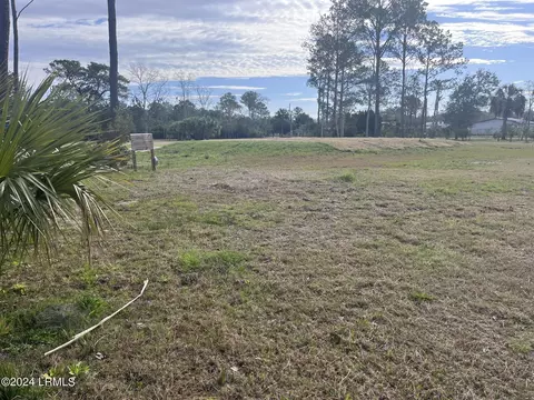 44 Meadowbrook Dr S, Beaufort, SC 29907