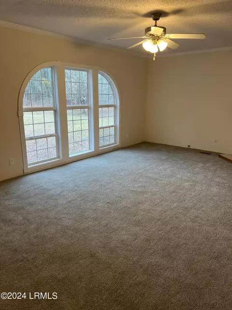 211 Deneaux Rd, Orangeburg, SC 29115 photo 8
