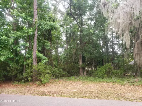 9 Sheridan Rd, Beaufort, SC 29907