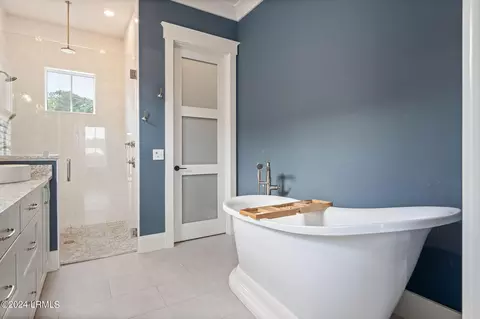 Bath - 620 Flatwater Dr, Bluffton, SC 29910 photo 2 of 6