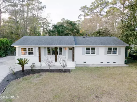 2611 N Royal Oaks Dr, Beaufort, SC 29902