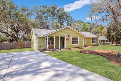 45 Walnut Hill St, Beaufort, SC 29907