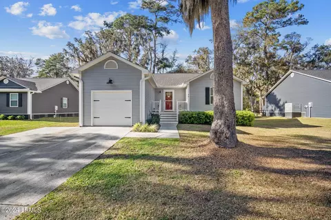 40 Canopy Ln, Saint Helena Island, SC 29920