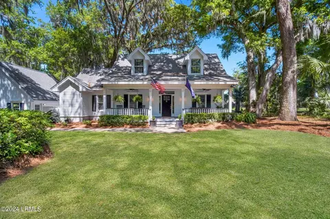 402 Island Cir E, Saint Helena Island, SC 29920