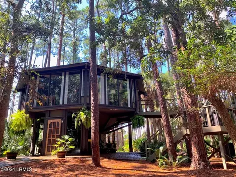 2056 Deer Island Rd, Hilton Head Island, SC 29928
