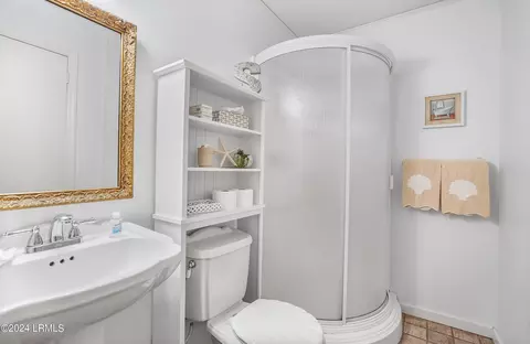 Bath - 106 Johnstone St, Hampton, SC 29924 photo 2 of 2