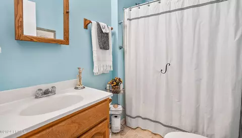 Bath - 106 Johnstone St, Hampton, SC 29924 photo 1 of 2