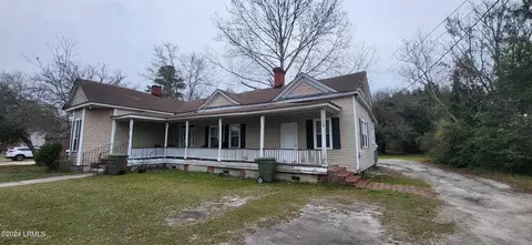 74 W Pine St, Varnville, SC 29944