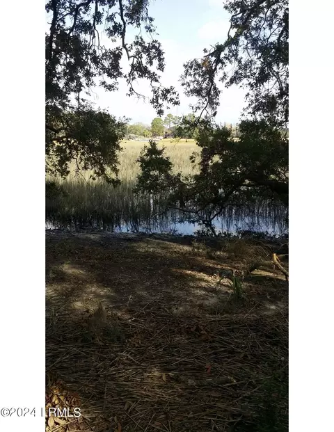 12 Marsh Oaks Ln, Seabrook, SC 29940
