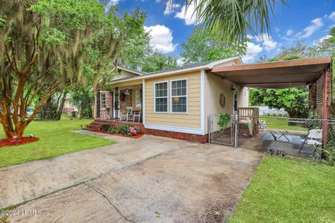 1806 Hogarth St, Beaufort, SC 29902